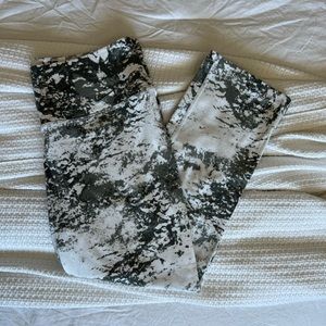 Patterned Nike Dri-Fit Crop Leggings